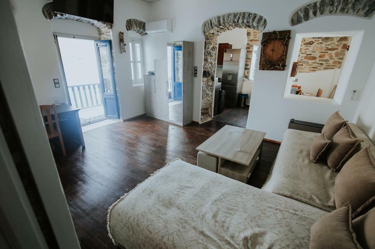 Amorgis Seaside Villa เอเกียลิ ภายนอก รูปภาพ